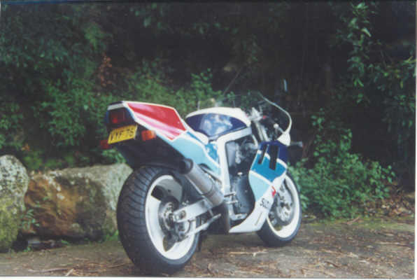 03 Suzuki GSX-R750R 1990.jpg