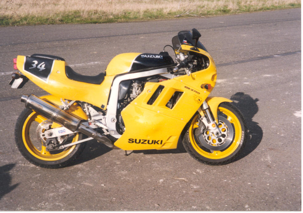 05 Suzuki GSX-R750 1990.jpg