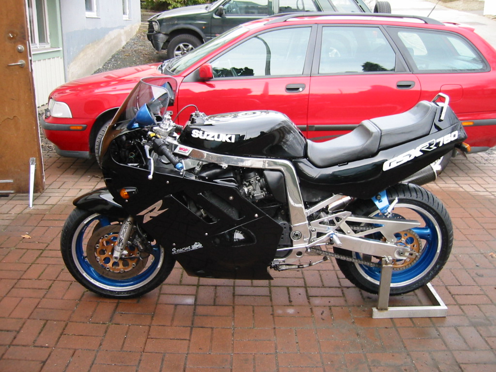 06 Suzuki GSX-R750 1990.jpg