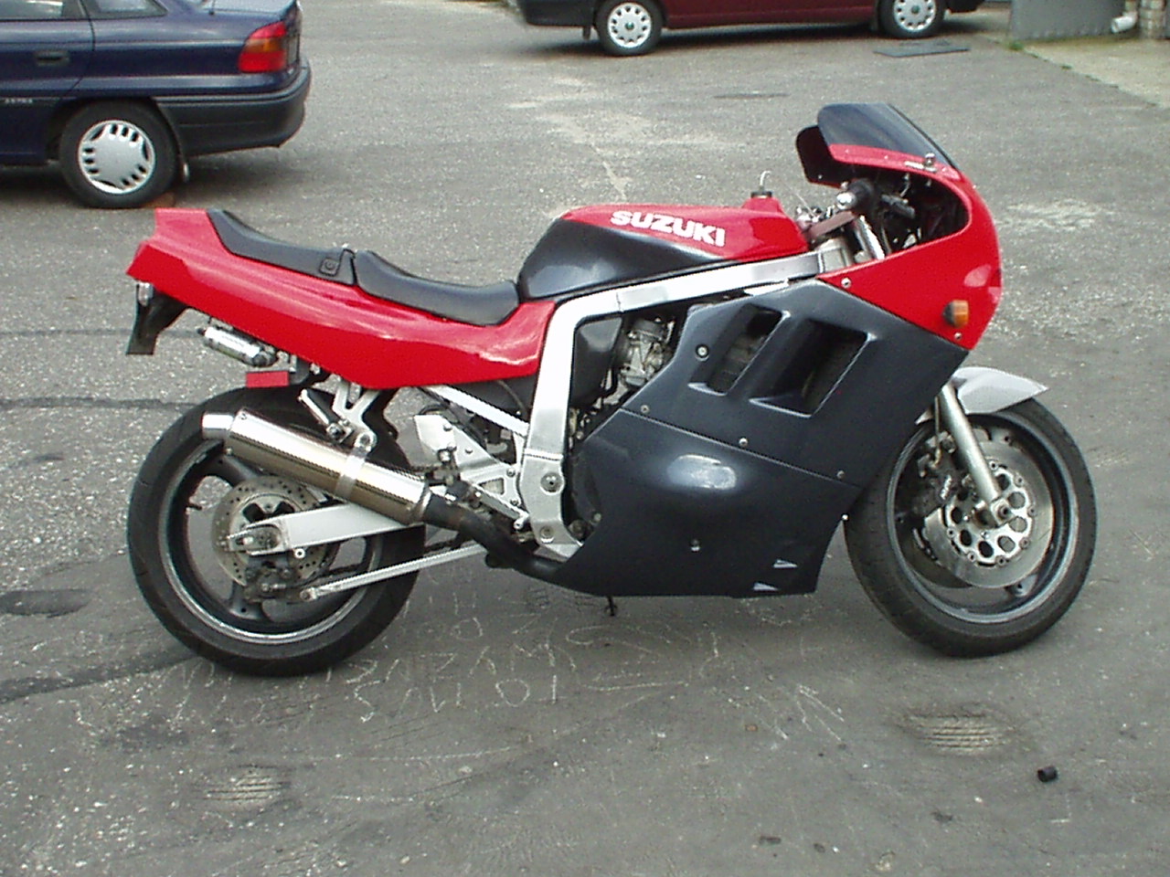 04 Suzuki GSX-R1100 1990.jpg